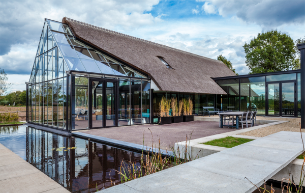 Stunning Modern Glass Houses - modlar.com