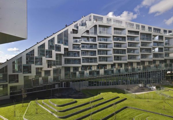 8 House - Exterior/Courtyard - modlar.com