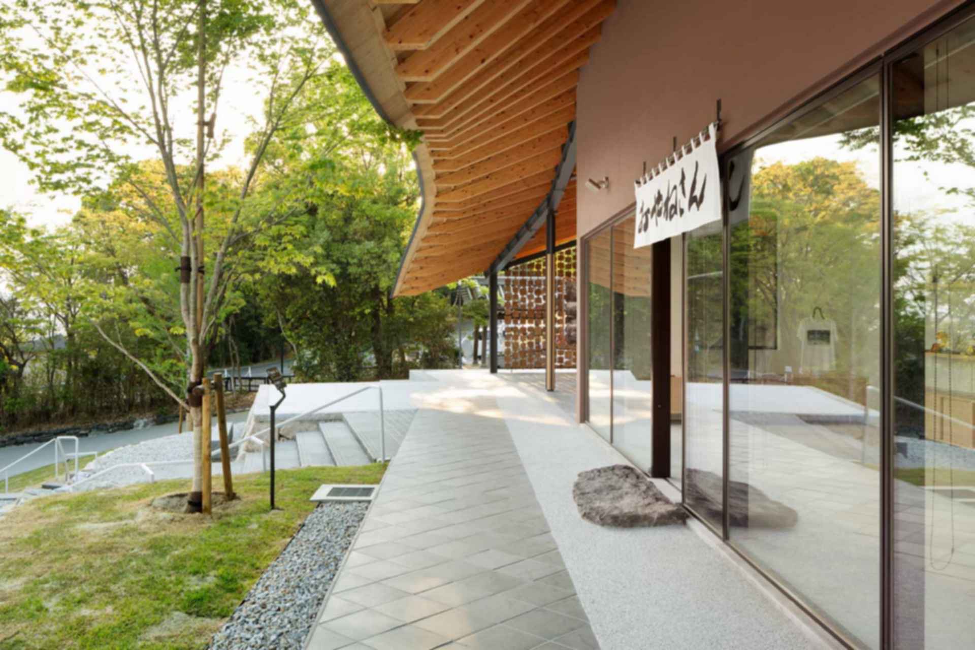Shikokumura Museum Entrance Building - The Roof Pavilion Entrance