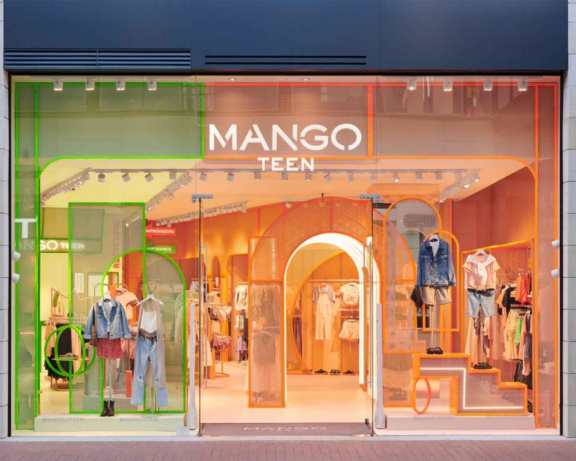 Mango Teen - Exterior