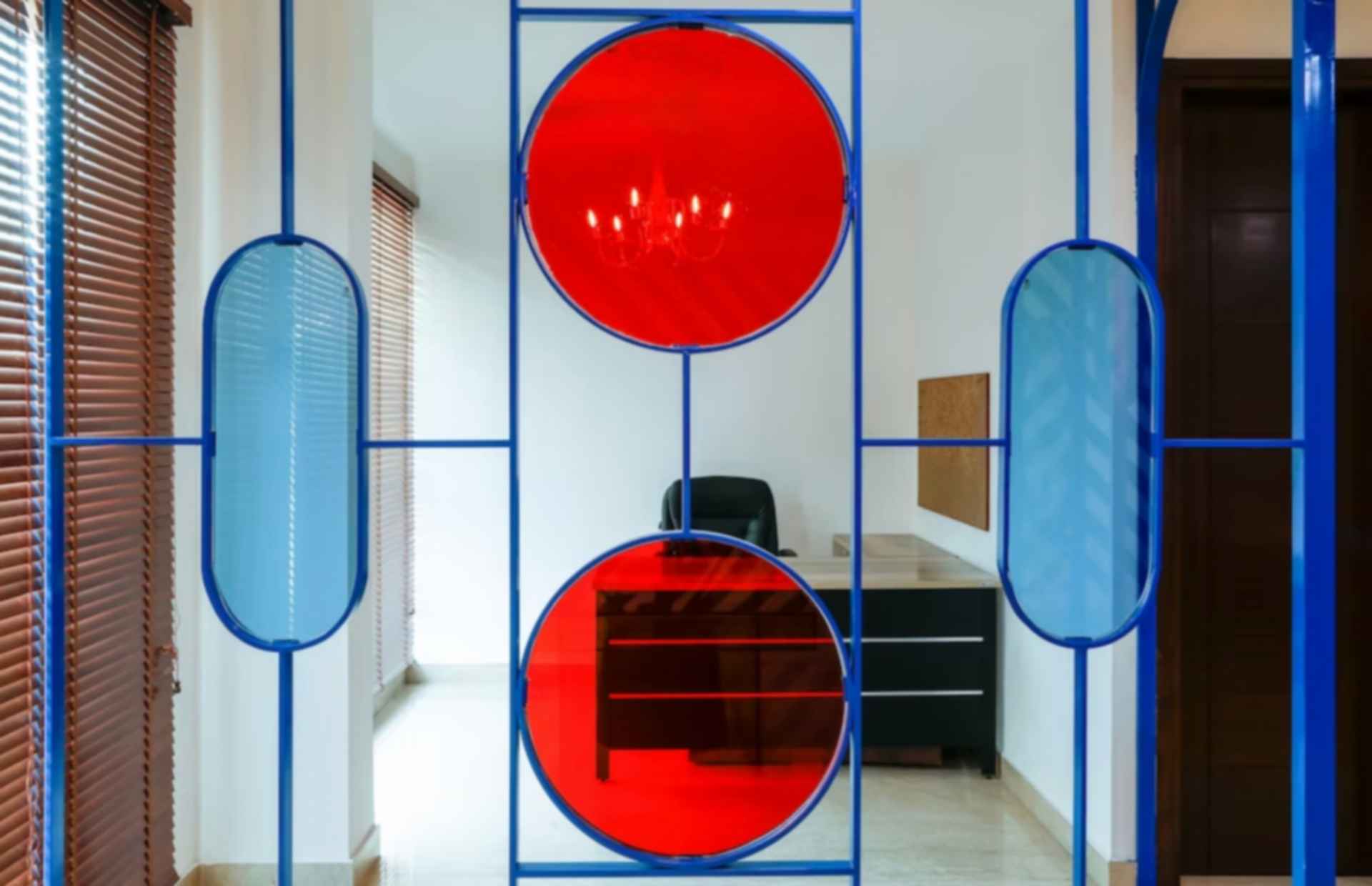 Esquire Office - Details