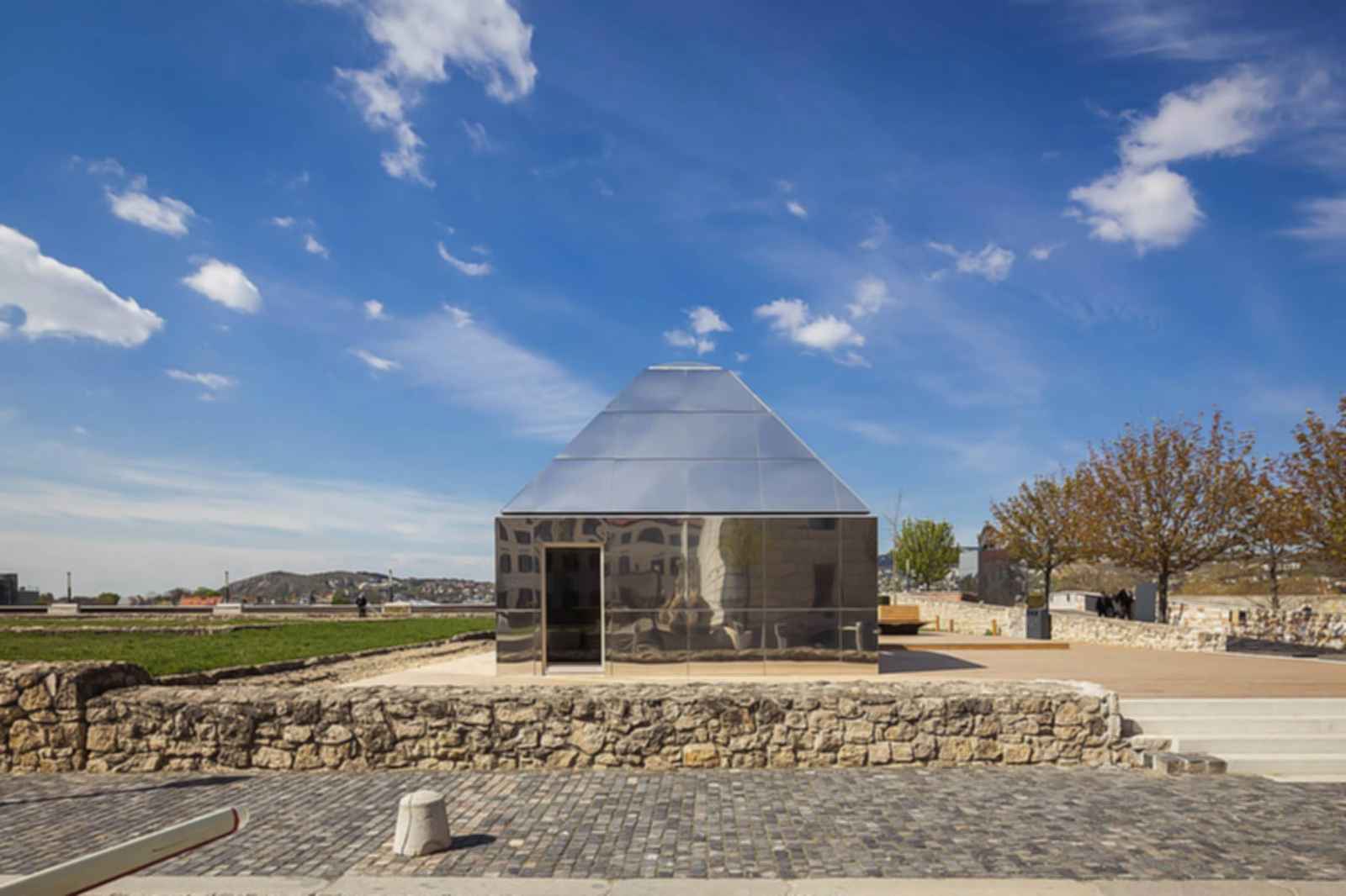 Buda Castle Visitor Center - Exterior