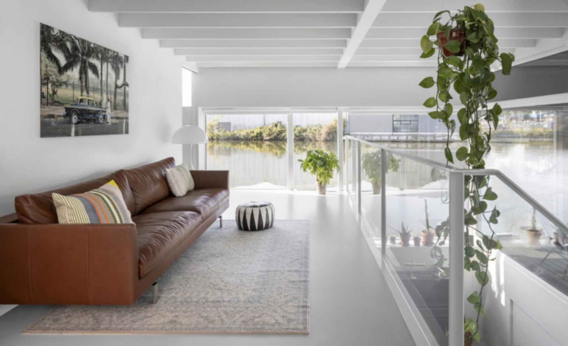 Floating Home - Lounge