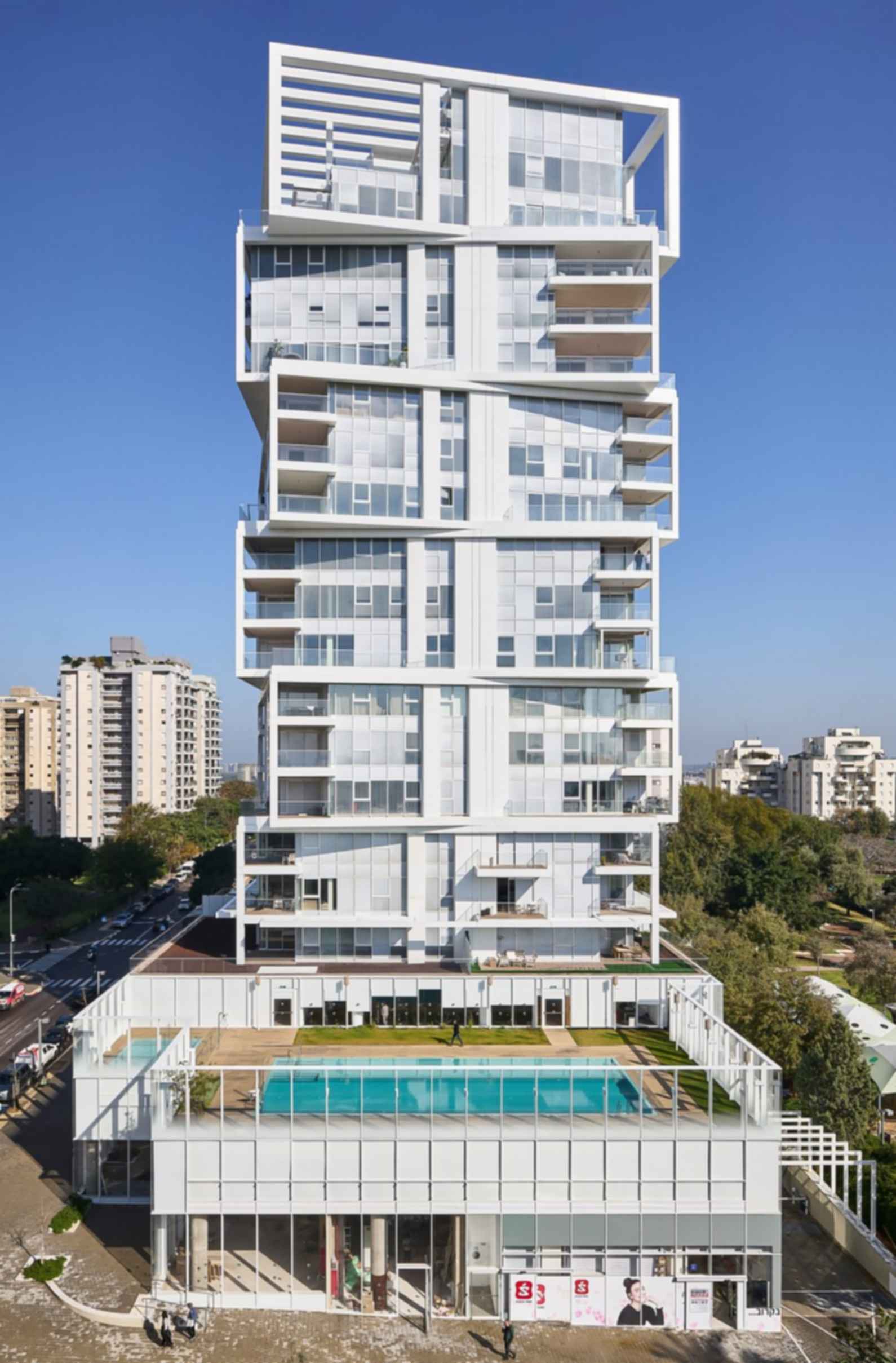 Ahimeir 1 - Exterior