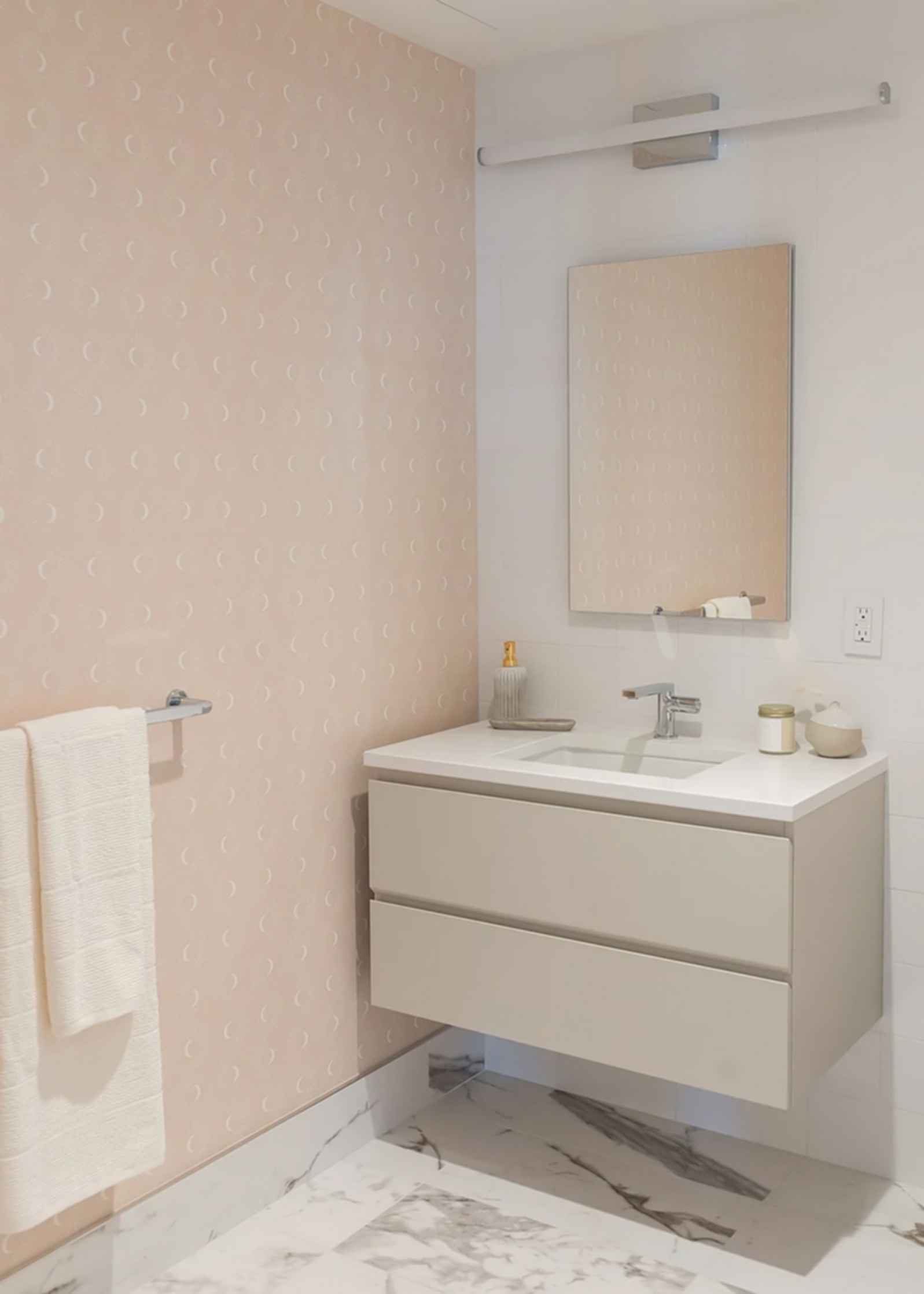Sudbury Apartment - Vanity