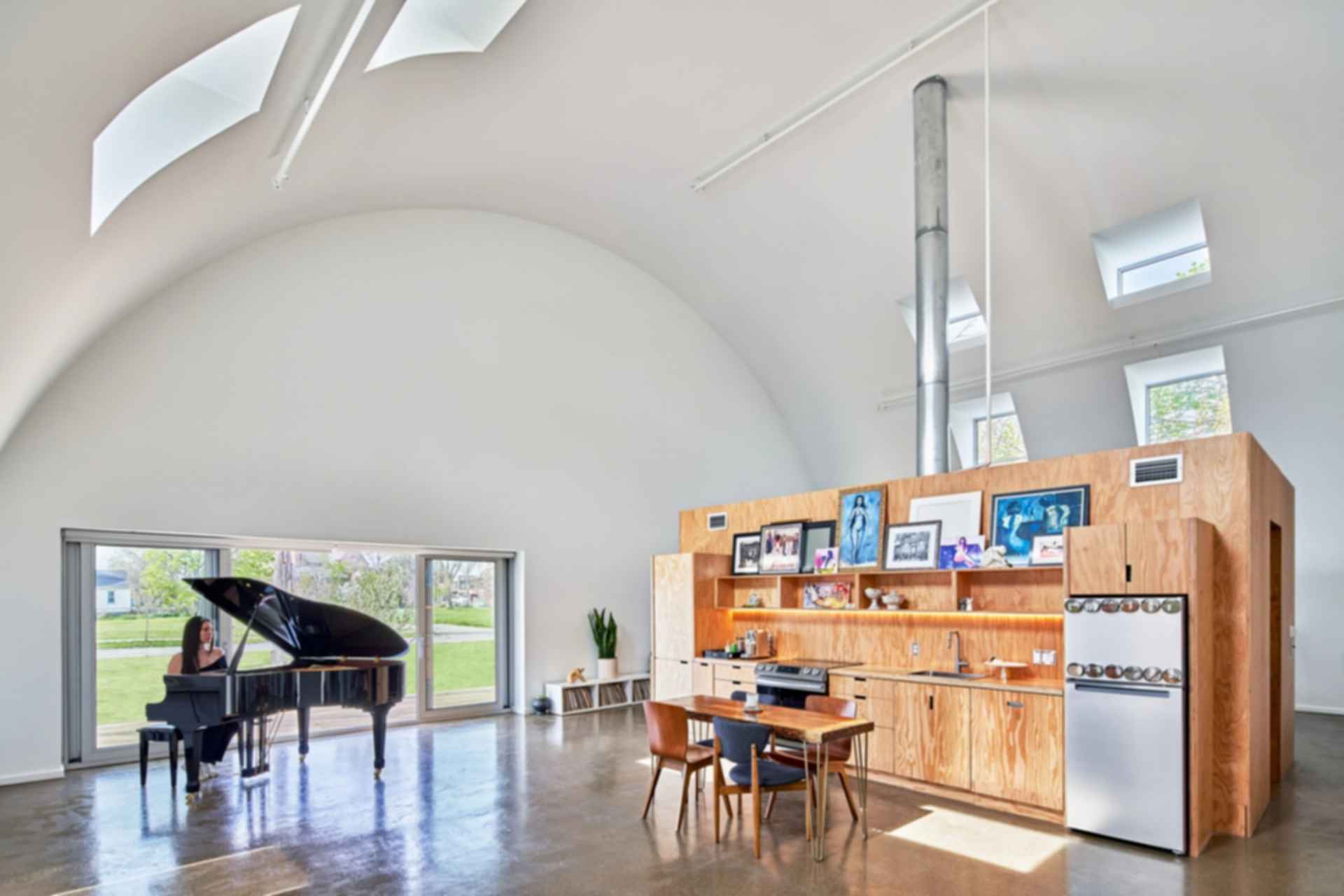 Caterpillar - Interior