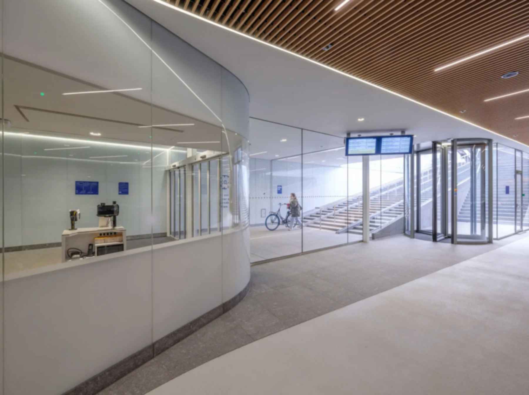 Bike Parking IJboulevard - Entrance