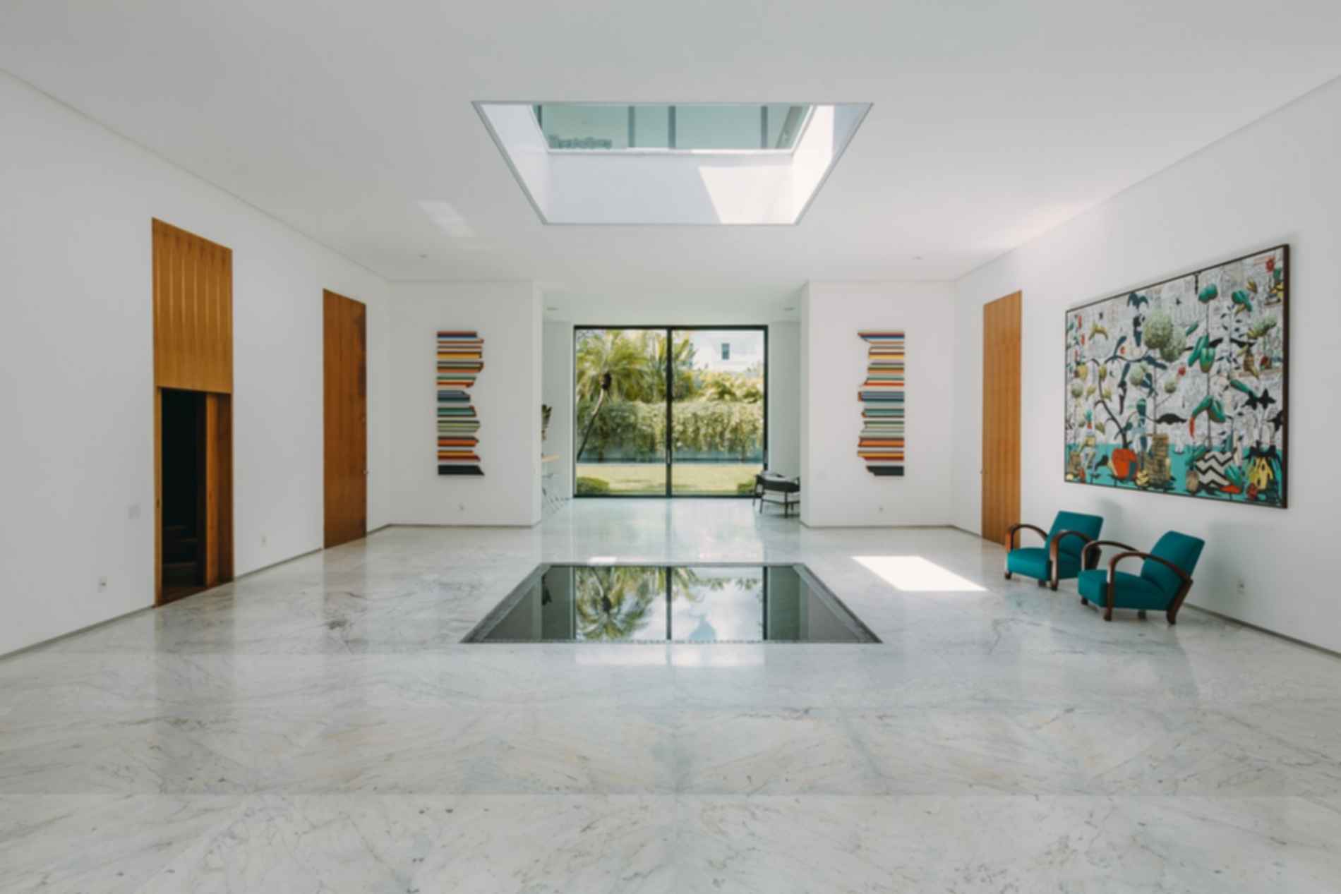 House in a Jungle - Interior