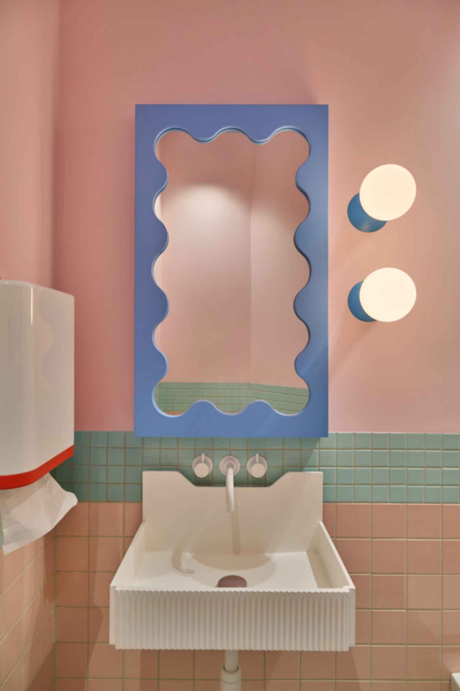 Lillizahn Dental Office - Mirror Lillizahn Dental Office - Mirror