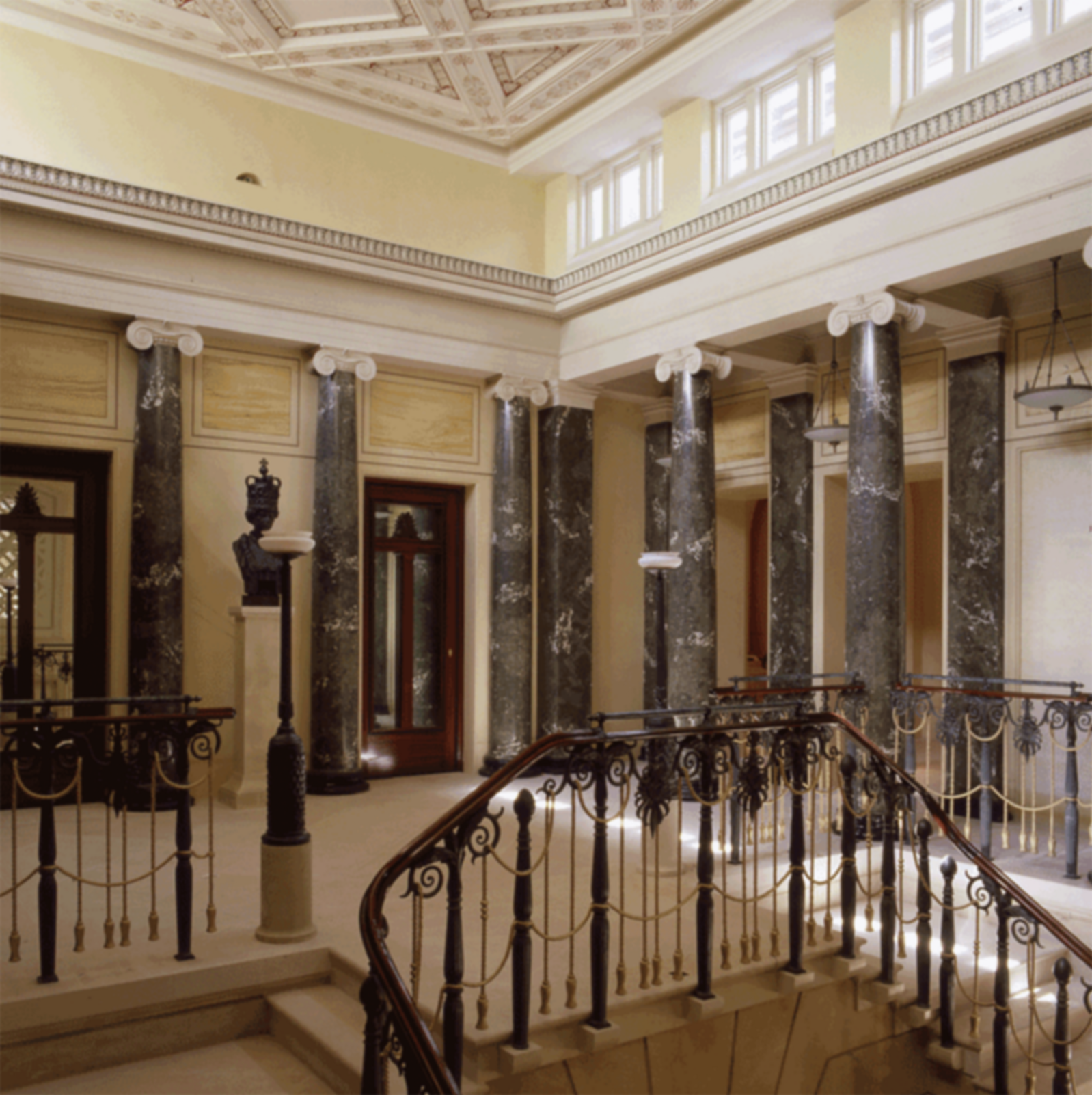 Buckingham Palace - King's Gallery - Stairs Buckingham Palace - King's Gallery - Stairs