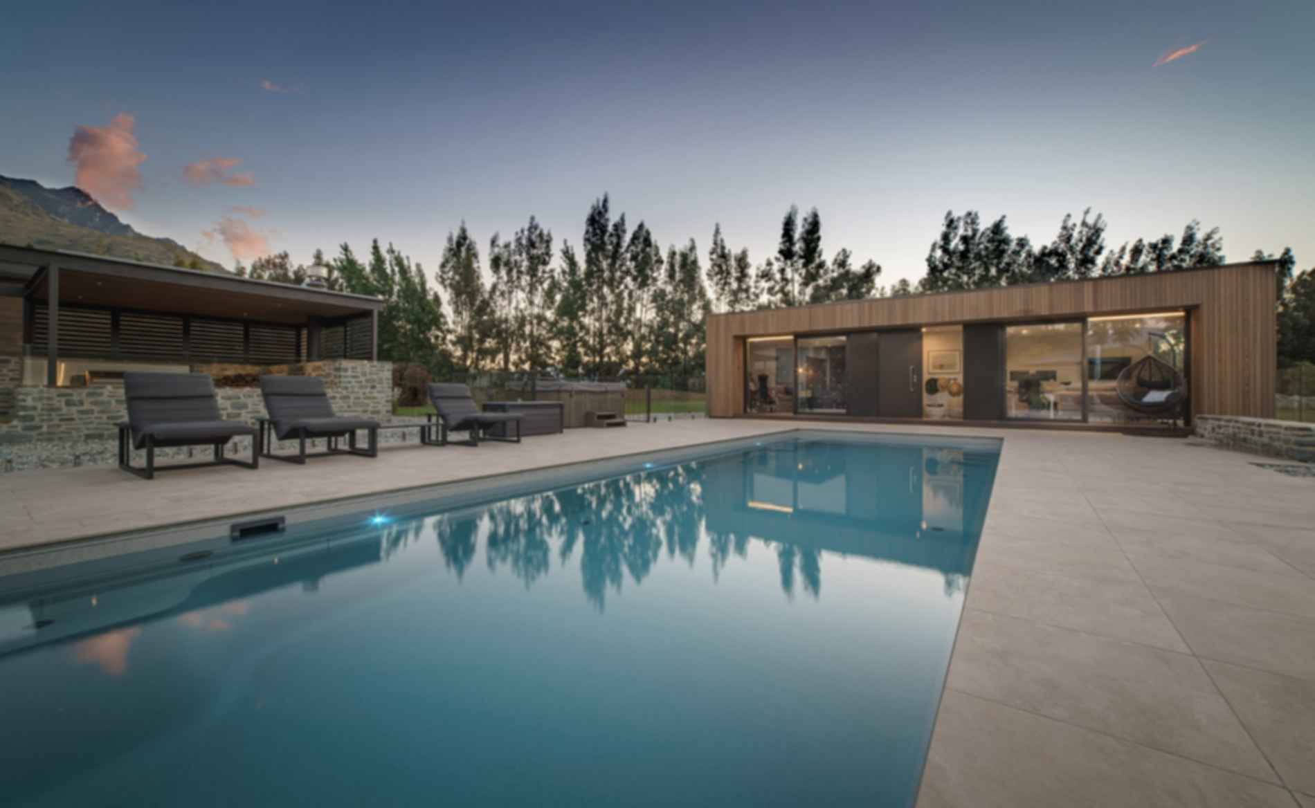 Shotover Pool House - Poolside