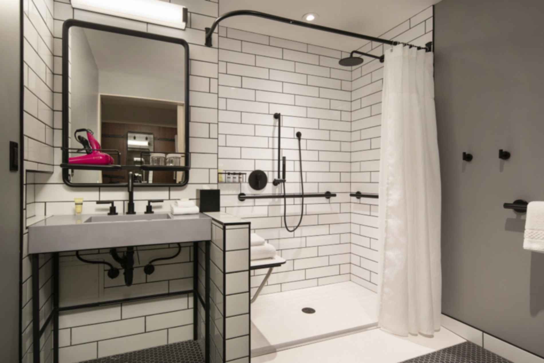 Moxy Oakland - Bathroom