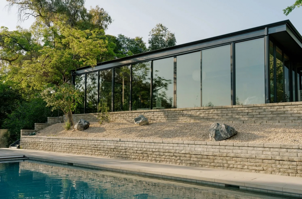Dual Ridge House Glass Ridge House - Exterior - modlar.com