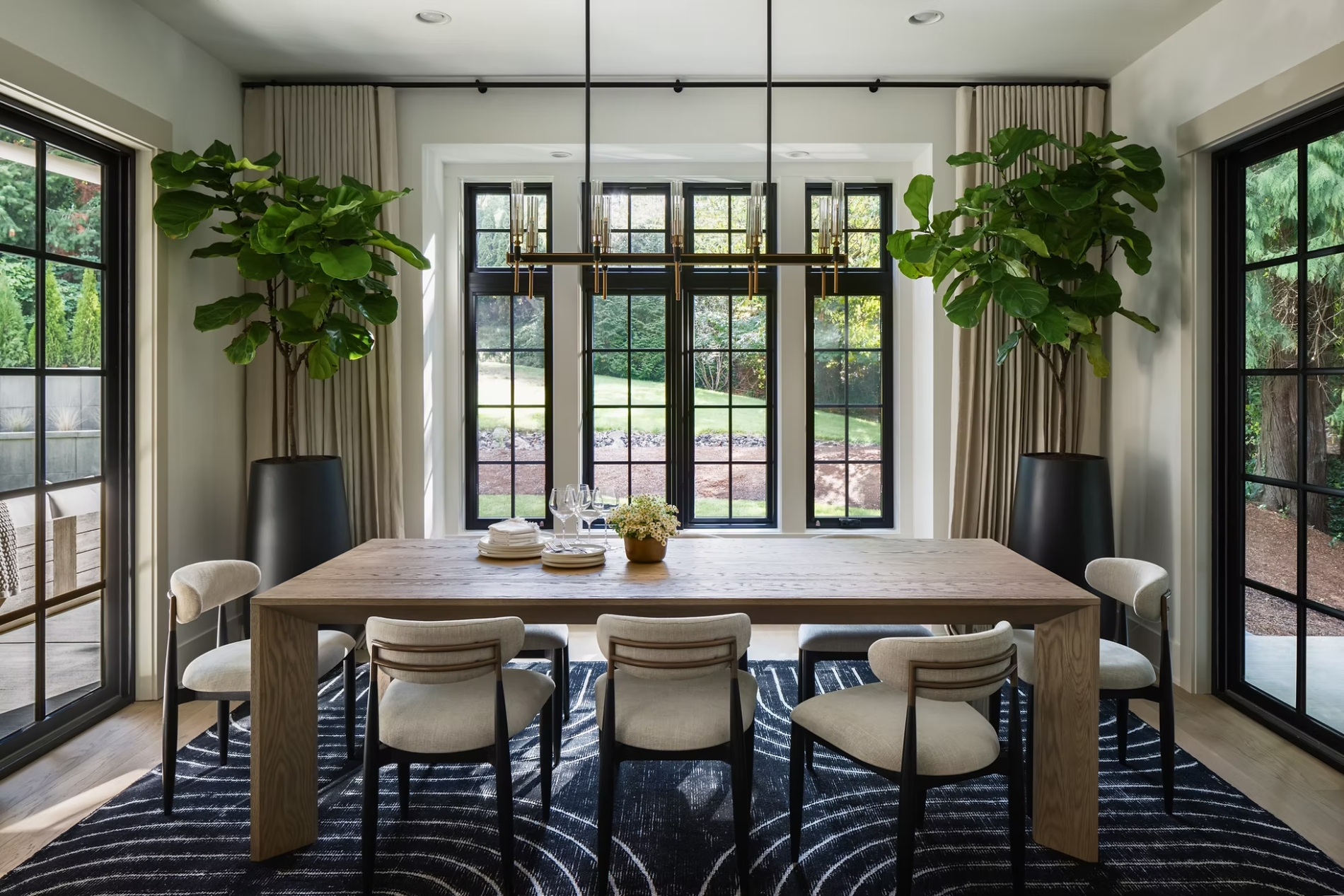 Modern Mediterranean Residence - Dining Room - modlar.com