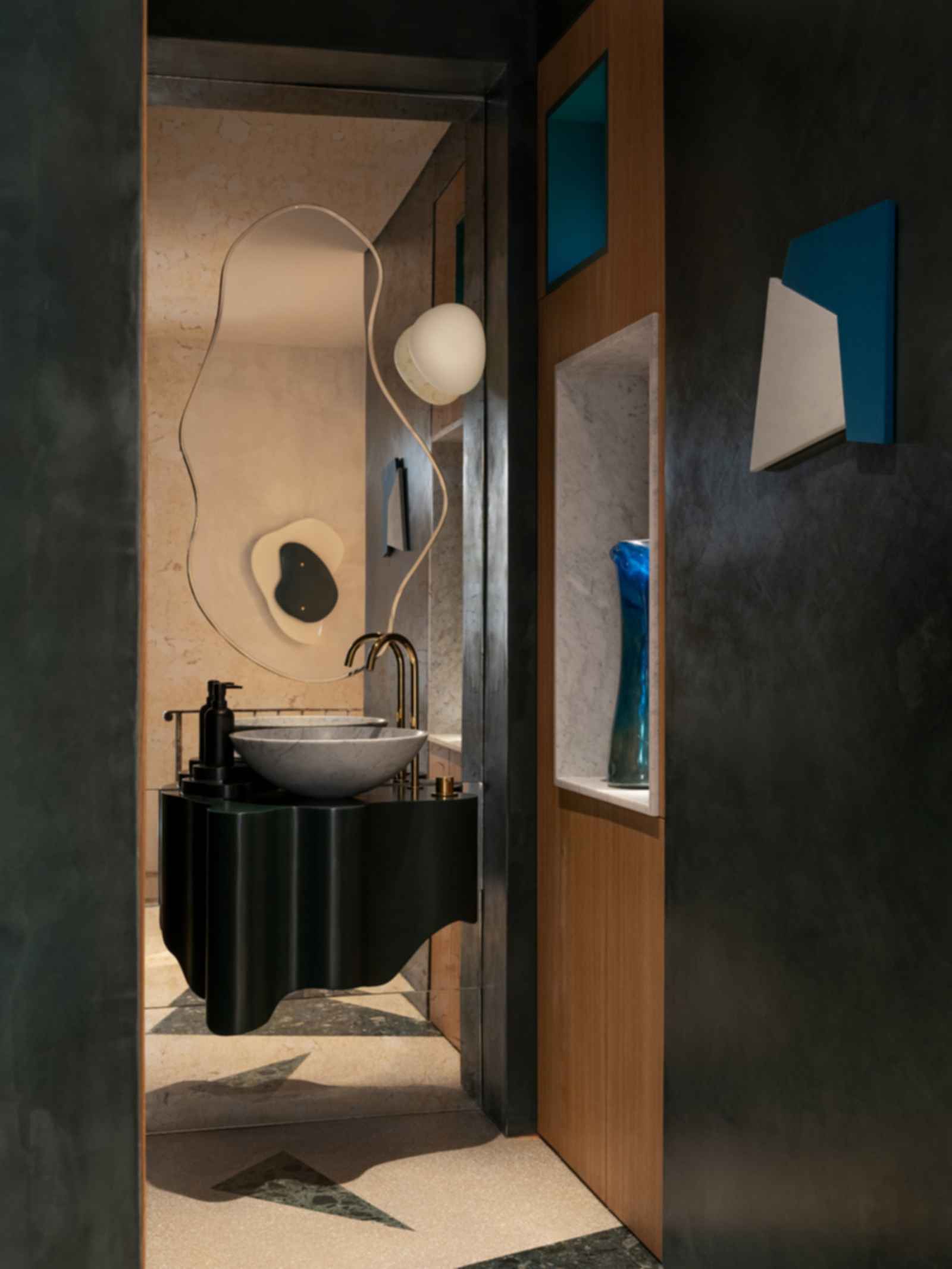 Persona Restaurant - Bathroom