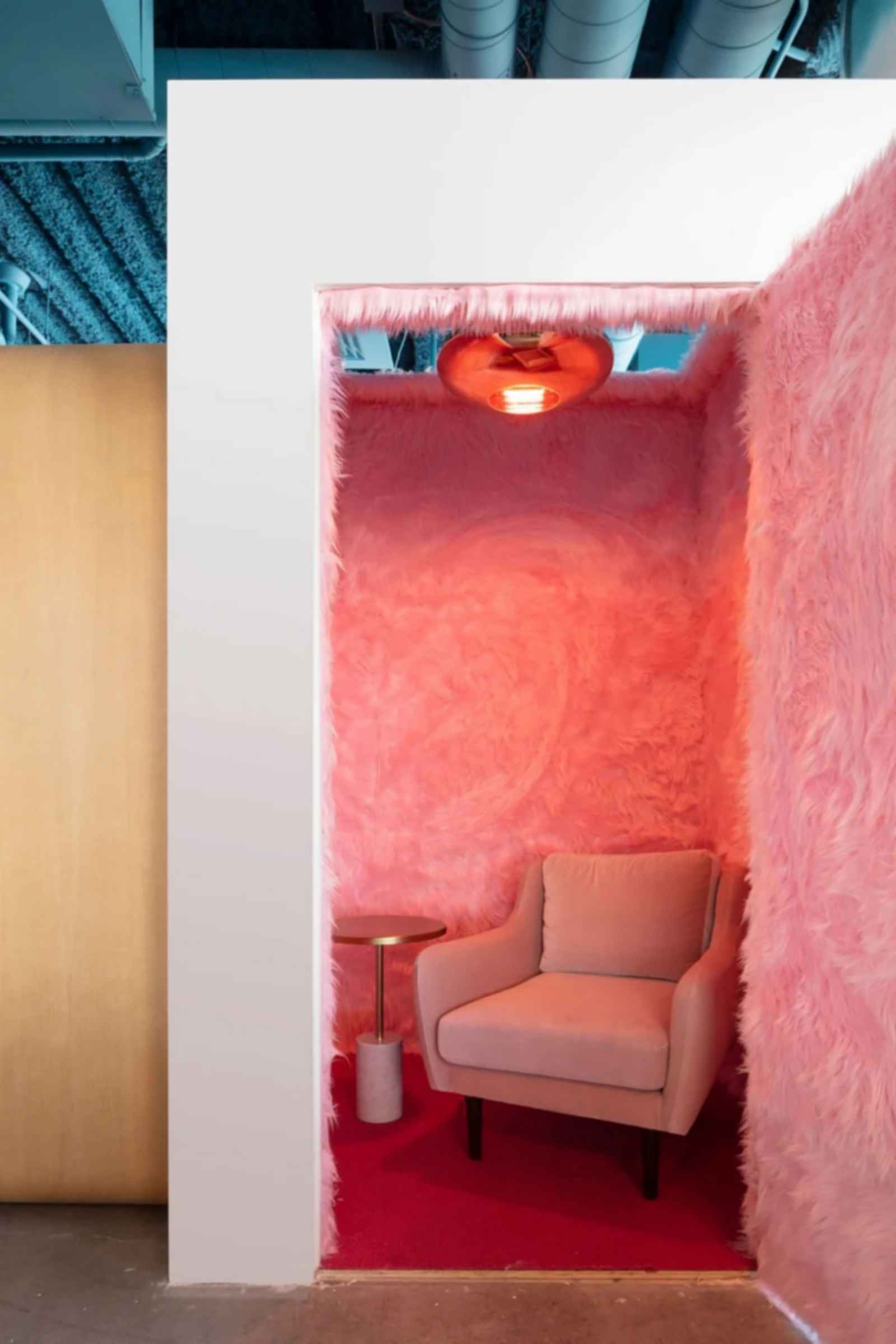 Shinesty Headquarters - Pink Room