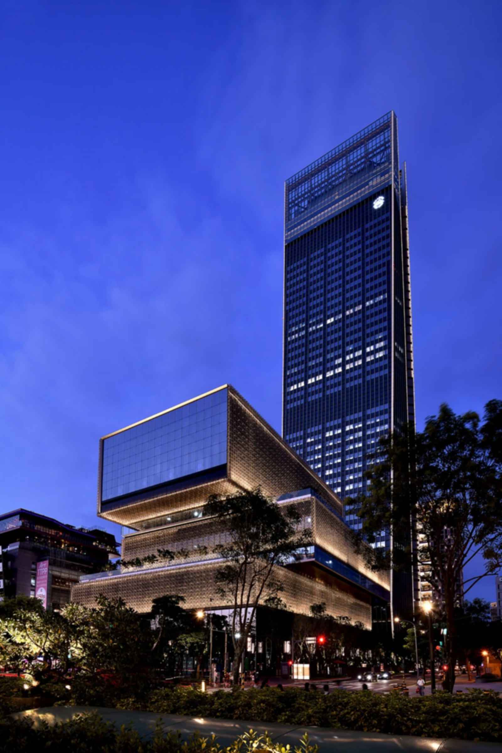 Taipei Nan Shan Plaza - By Night