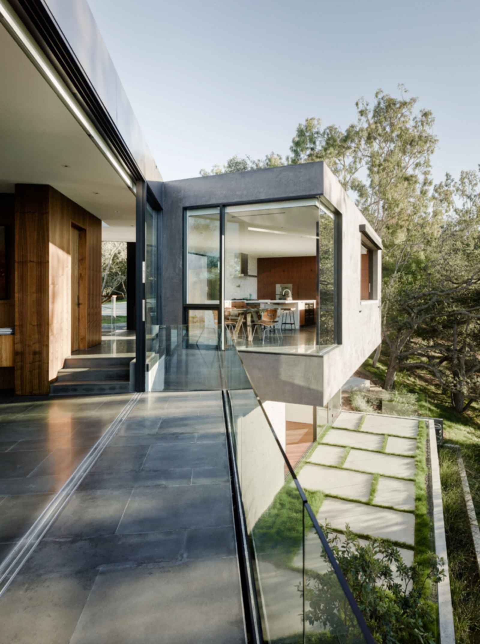 Oak Pass House - Sliding Door Oak Pass House - Sliding Door