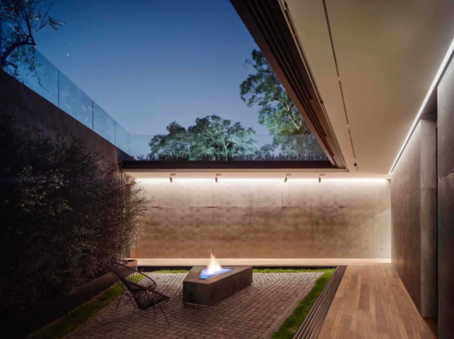 Oak Pass House - Courtyard
