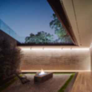 Oak Pass House - Courtyard