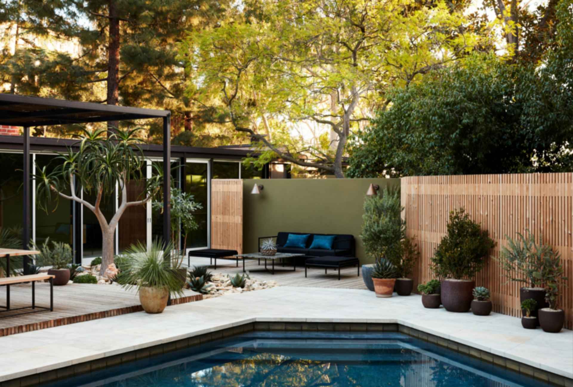 Ledgewood Drive - Outdoor Area