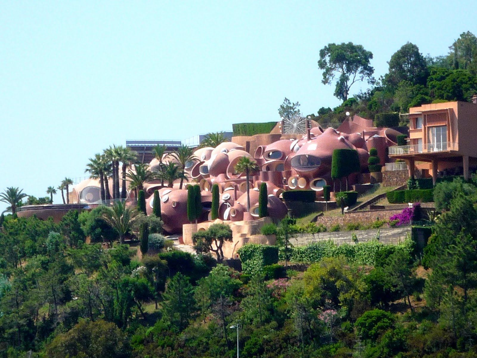 Palais Bulles Exterior