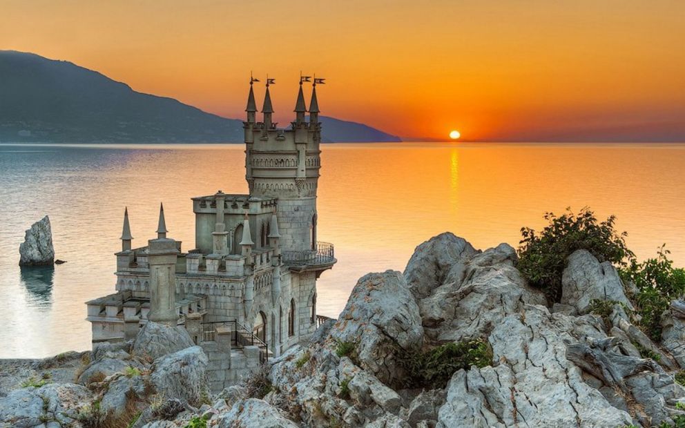 Swallow's Nest Castle Exterior/Landscape