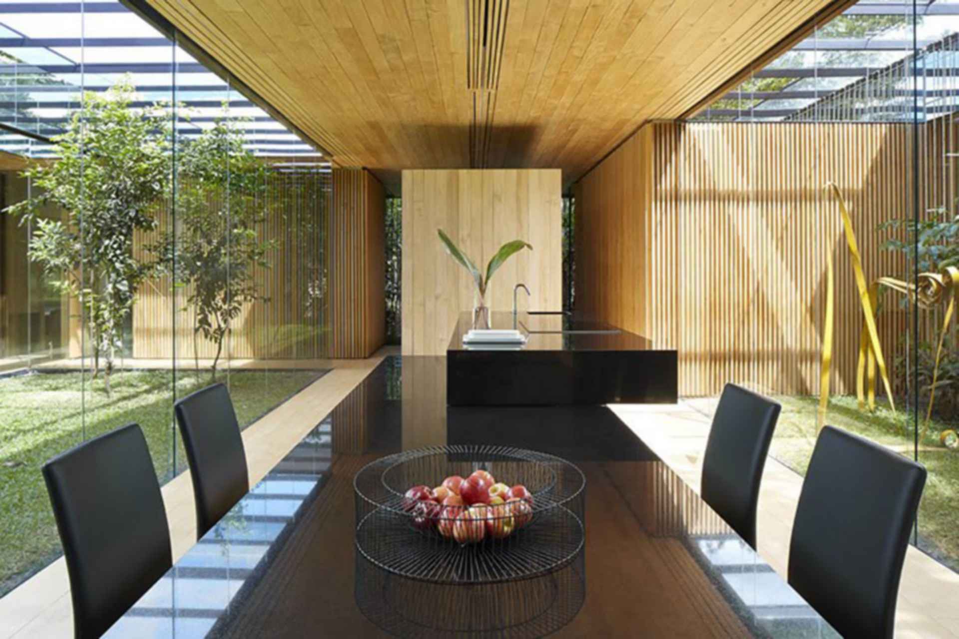 INOUT House - Dining Area