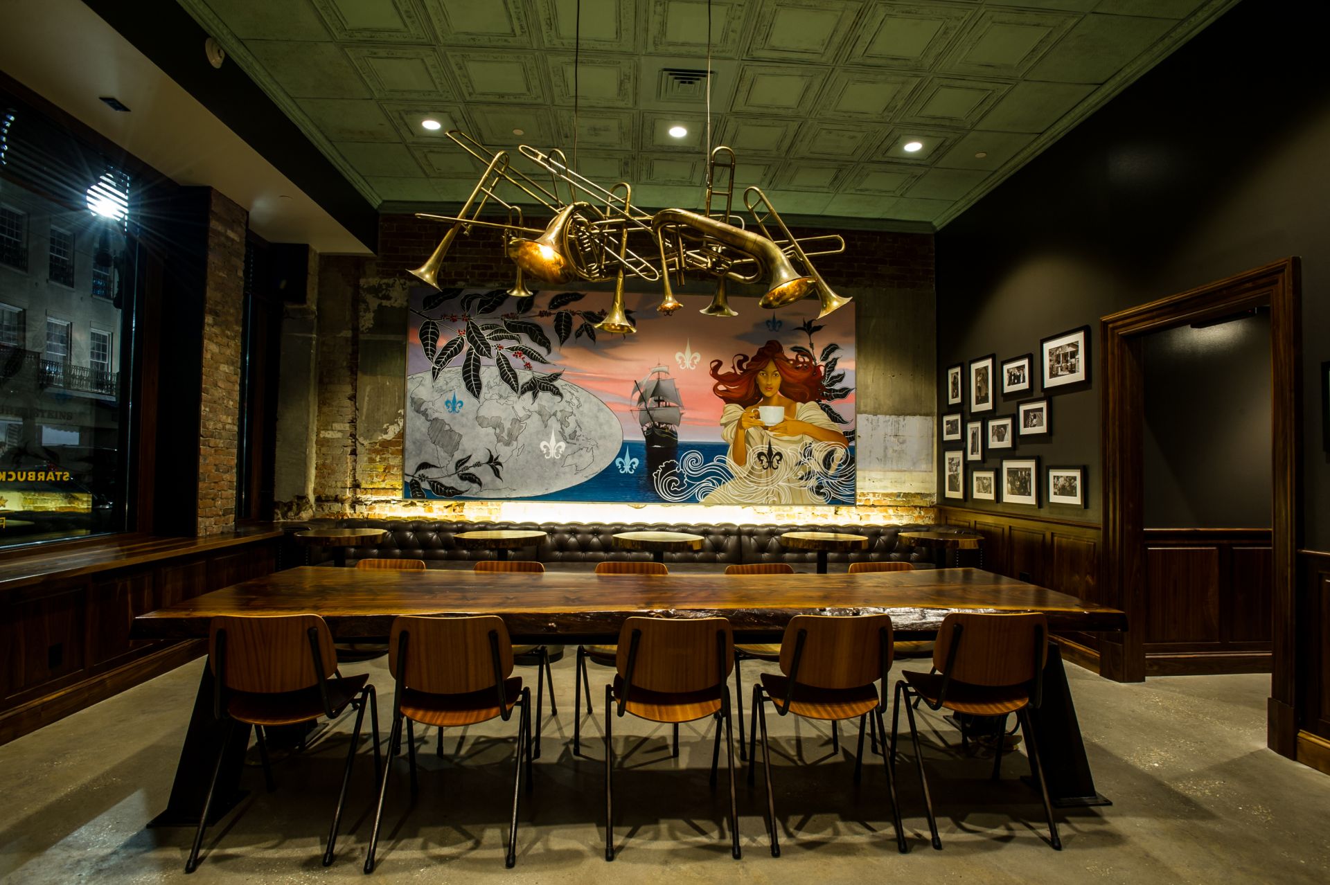 New Orleans Starbucks - Interior - modlar.com New Orleans Starbucks - Interior - modlar.com