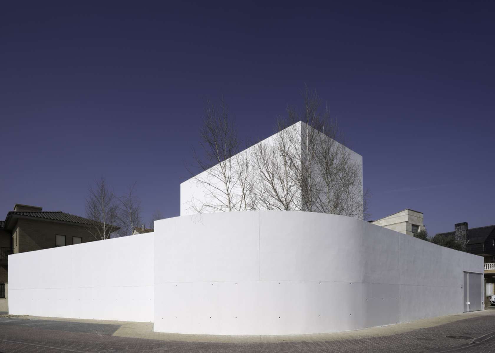 Minimalist White Homes - modlar.com