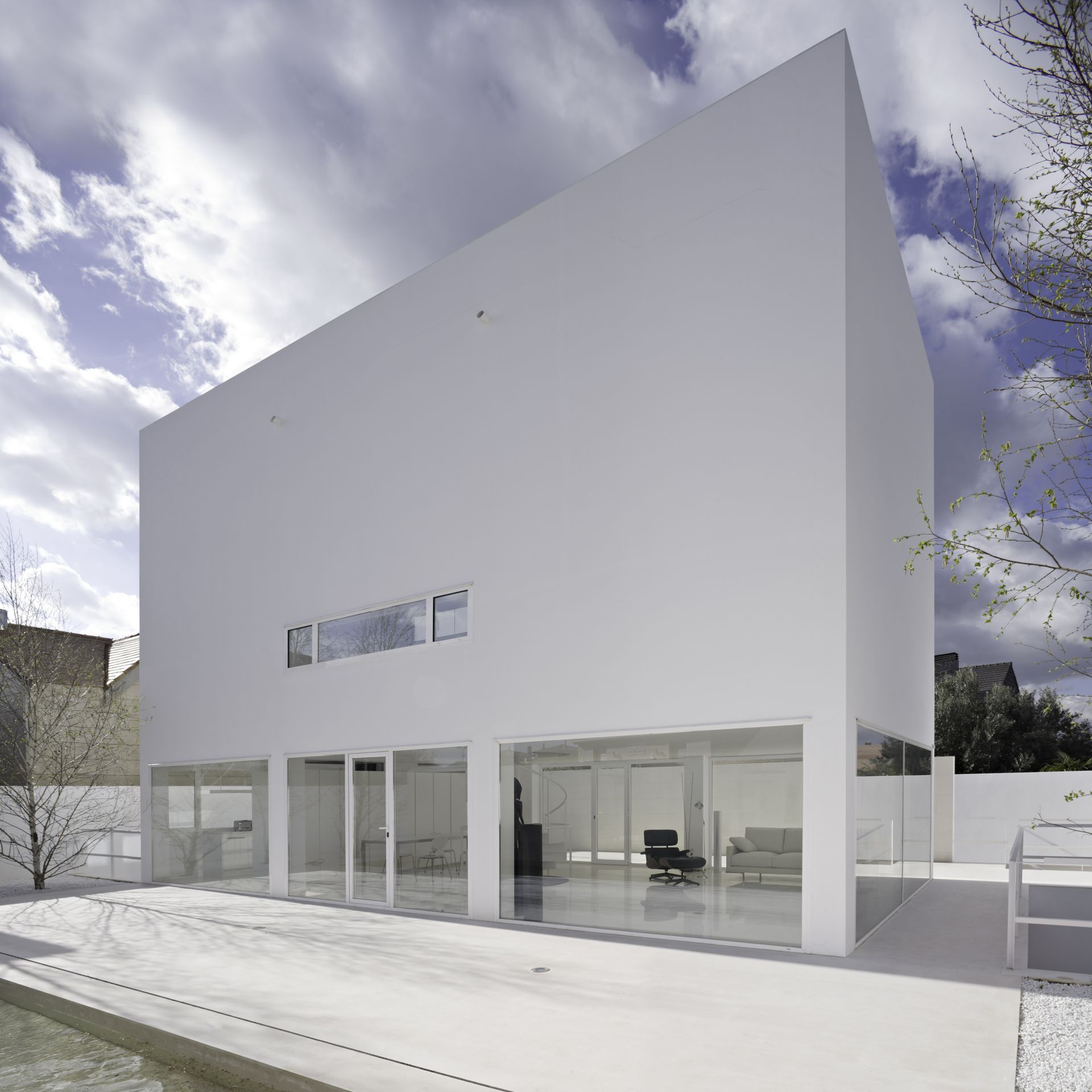 Minimalist White Homes - modlar.com - White Minimalist House Design