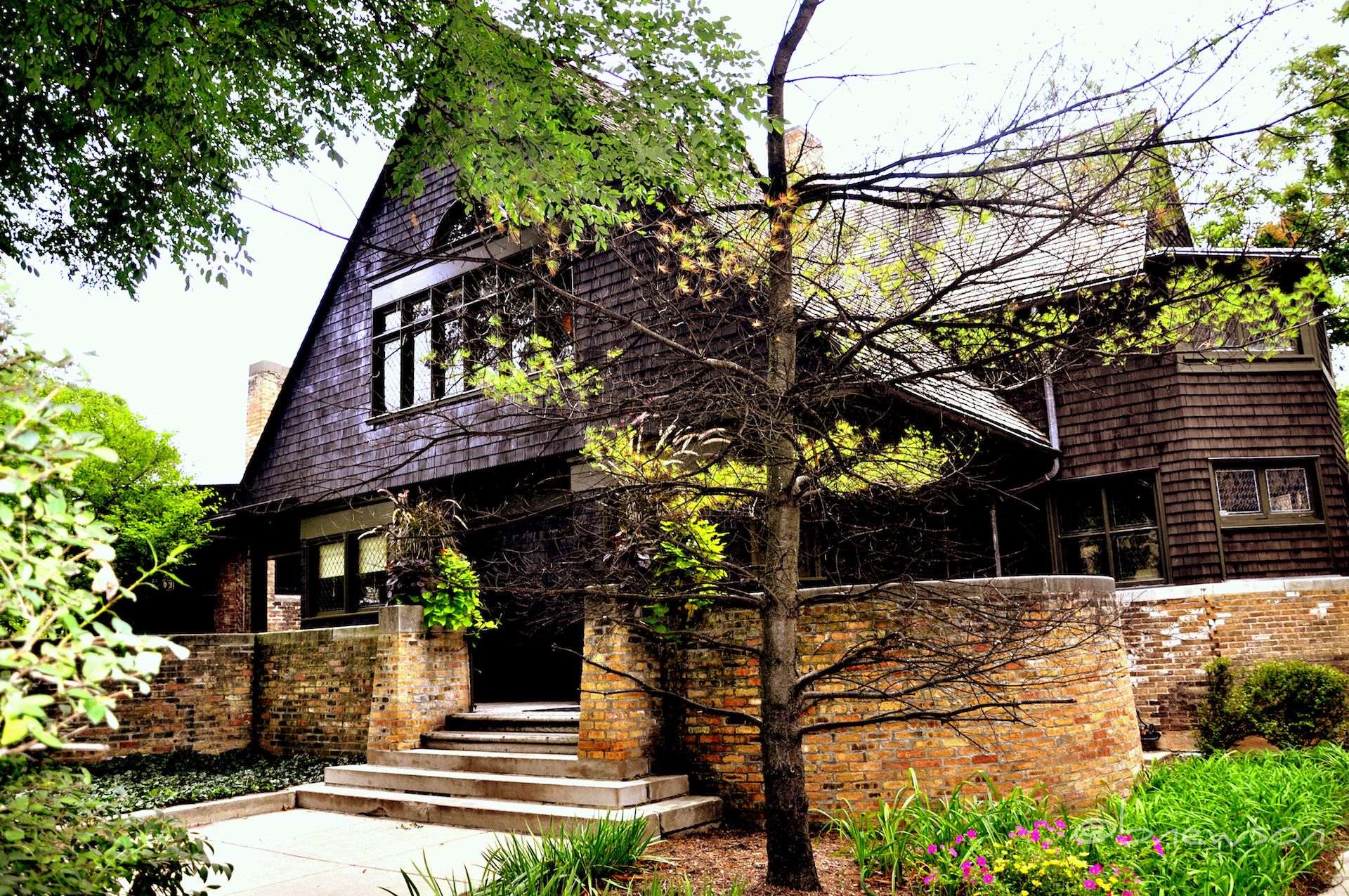 Frank Lloyd Wright Home and Studio - front exterior - modlar.com