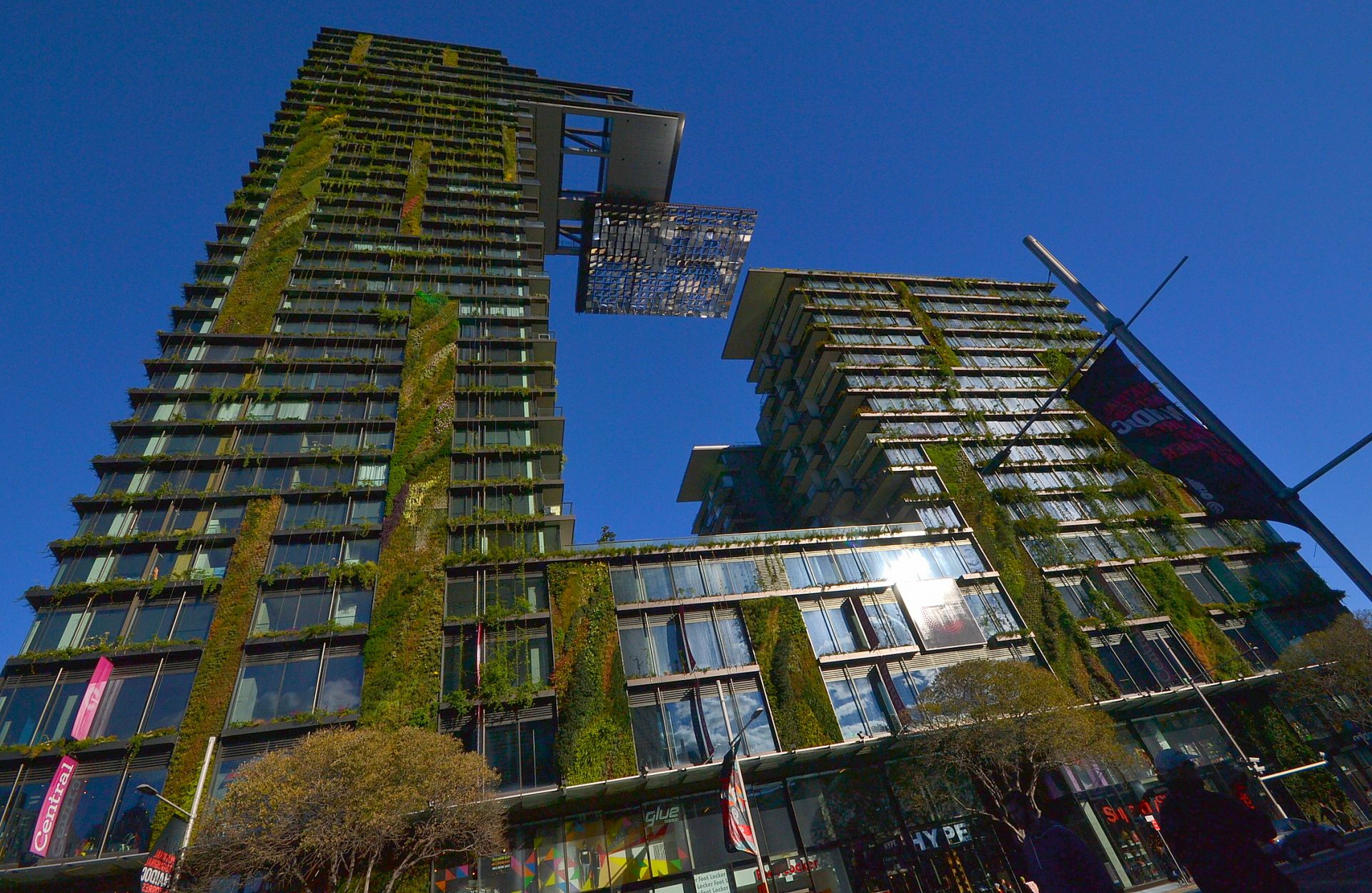 one-central-park-exterior-modlar